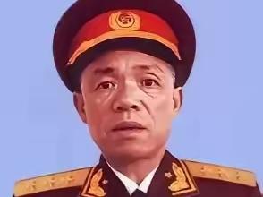 开国上将韩先楚晚年跟儿子聊天，儿子说了句"毛泽东"，韩先楚脸色剧变，抡起手边的拐