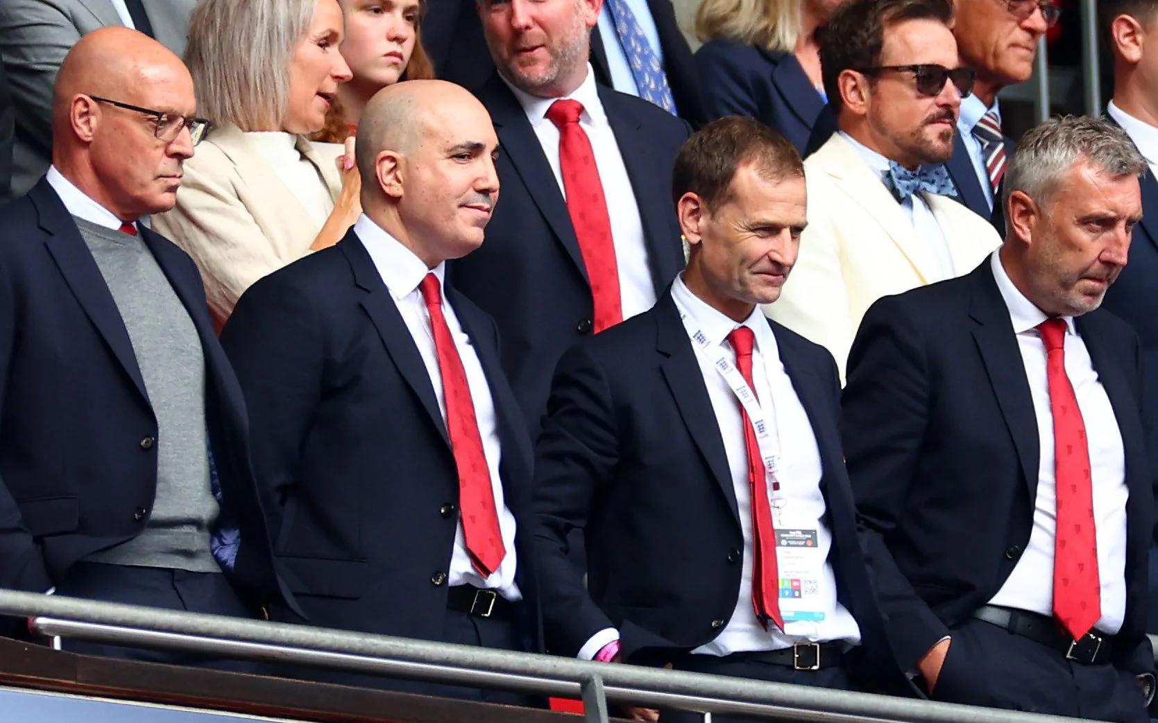 伯恩利vs曼联人家都是换帅如换刀，切尔西派个青年队教练临时带队，也战平了曼城。