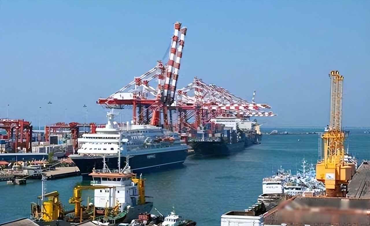 印度急眼、斯国悔约又认怂！汉班托塔港99年租约——中国的“合同字句”，咋成了