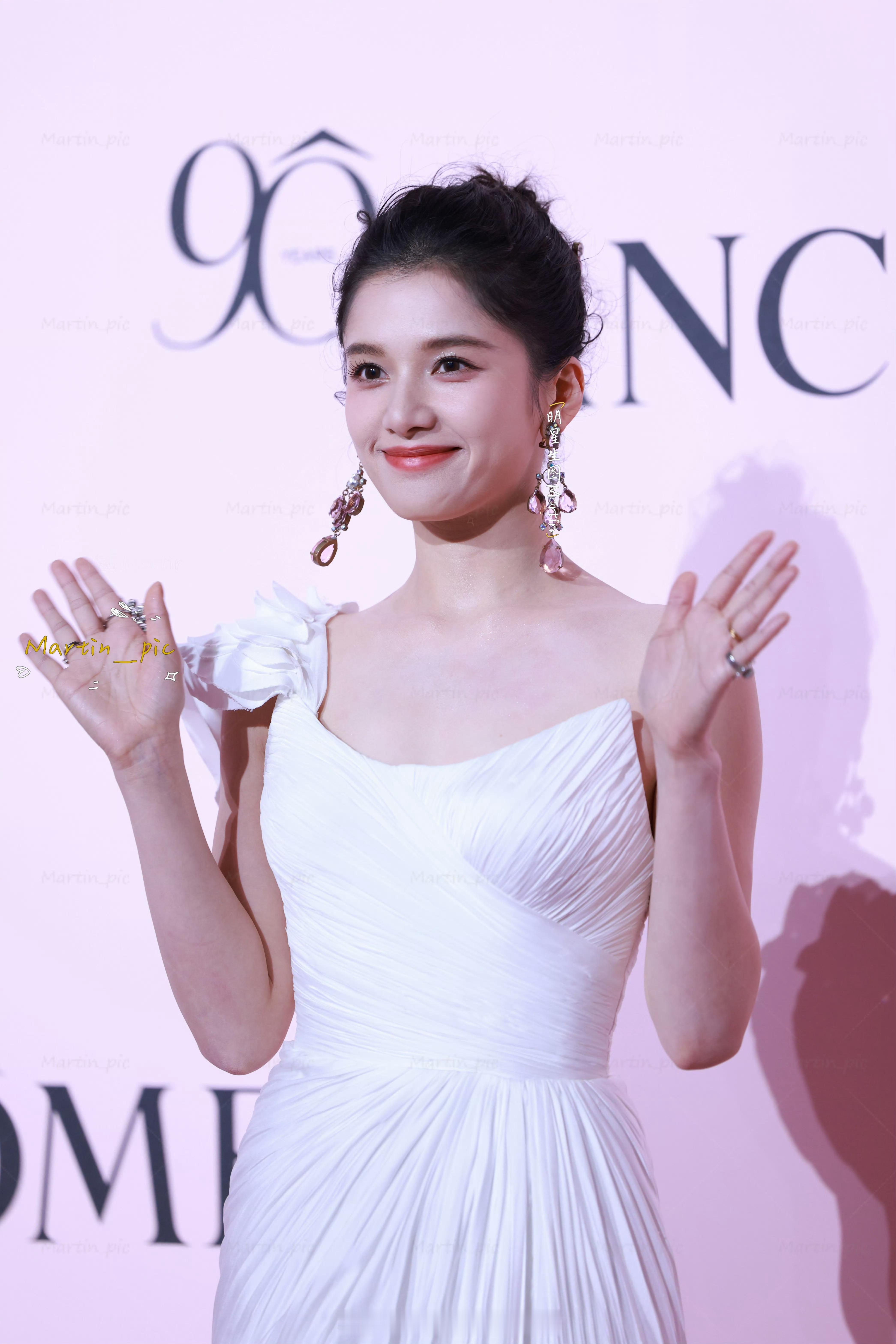 张婧仪x兰蔻活动红毯生图·白色长裙真的仙气飘飘张婧仪月光女神zj