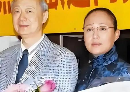 三任丈夫全都离世，76岁的斯琴高娃放弃瑞士的惬意生活，选择独自回国养老！2022