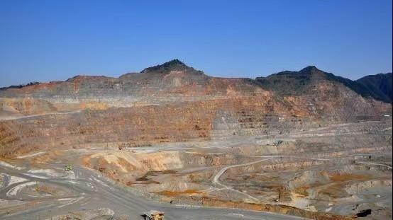 东方大国没有免费的午餐！蒙古那座超级大铜矿，距离中国边境只有80公里，可惜没能抓