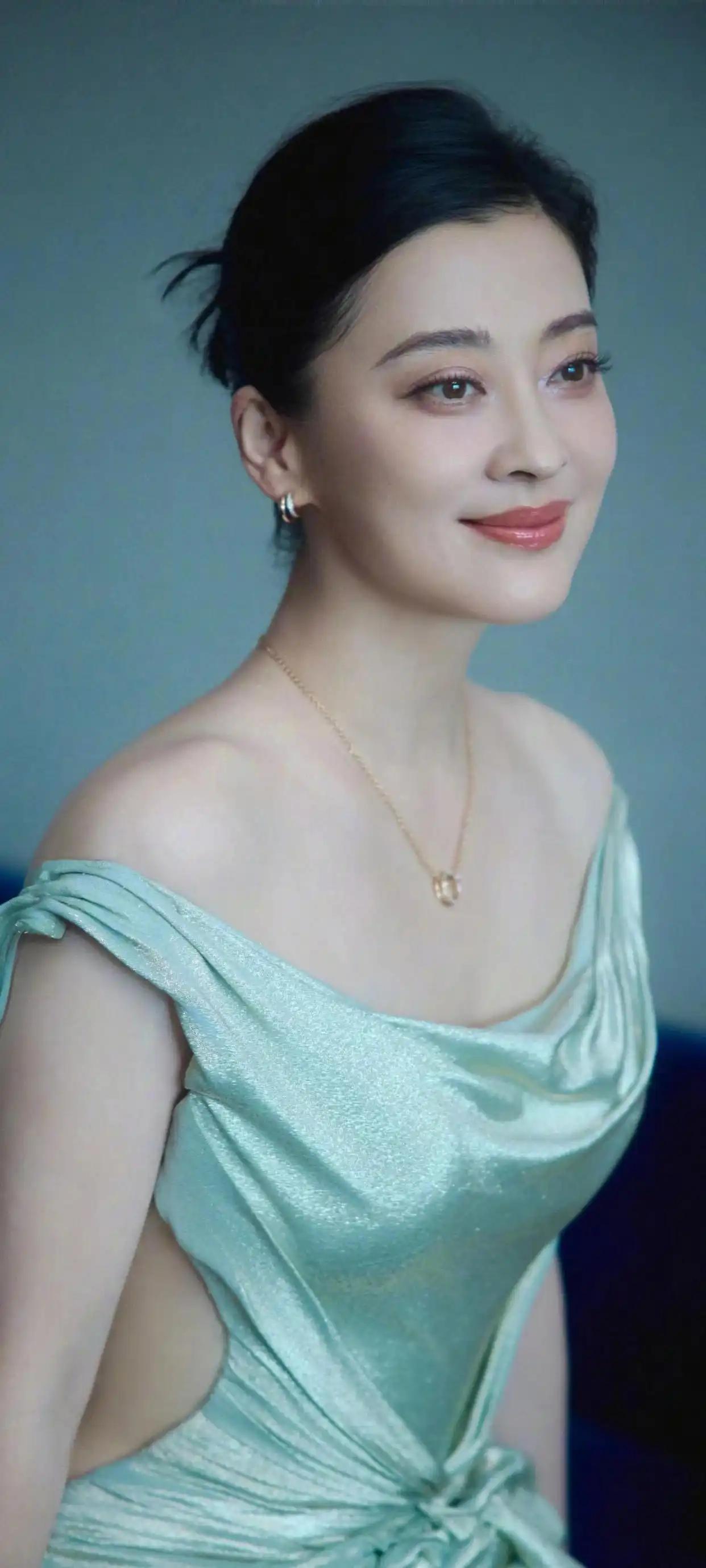 演员梅婷说：“拍《父母爱情》时，有一场戏挺，就是刘琳饰演的德华刚去我们家，因为孩