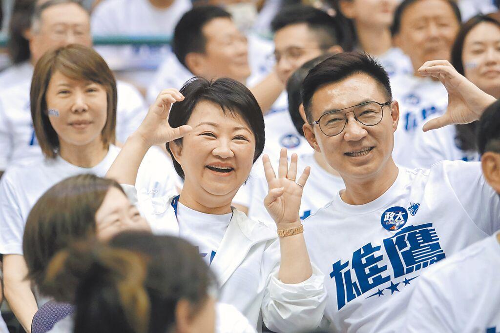 台中地区的罢免行动来势汹汹，蓝绿阵营的8名立委均已进入罢免程序的第二阶段。值得一