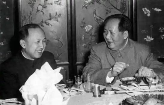 1964年2月，毛主席在中南海住处接见钱学森。谈话中，毛主席问钱学森：“你搞的导