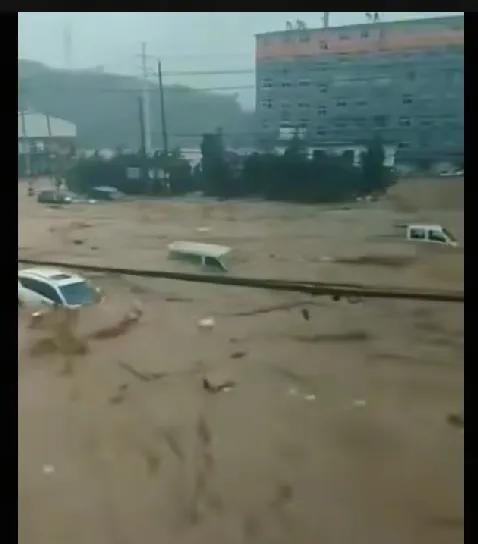贵州榕江4天两次爆发洪水，非常危急。对此网友们说法不一，在这里我也想说几点：其
