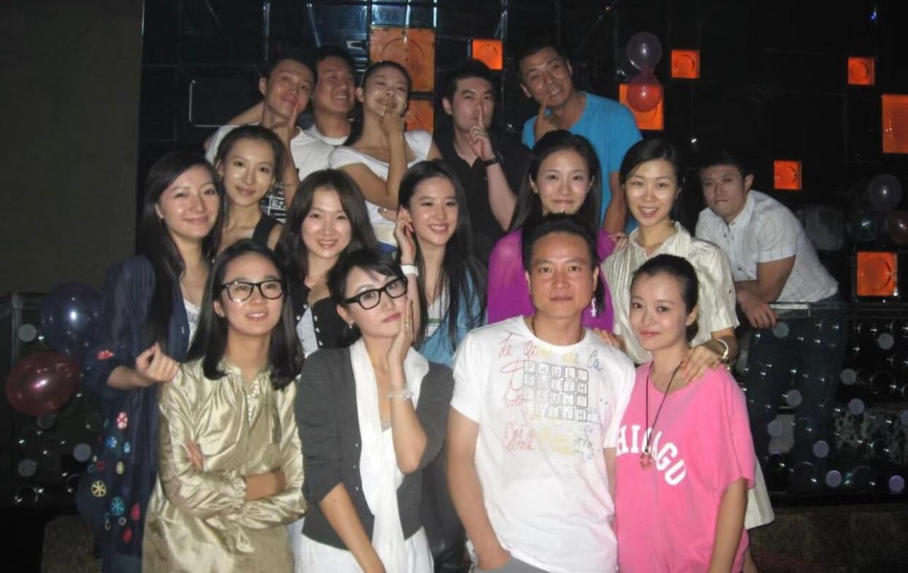 刘亦菲早期照，优雅又灵动不愧是从小美到大的神仙姐姐