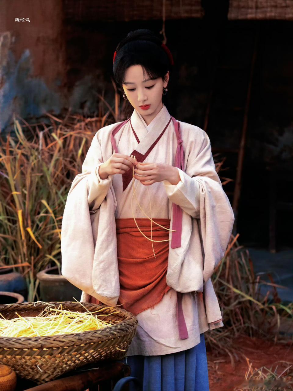 家业剧组维权很多人问既然家业被侵权为何华策不直接告？而是谴责？家业剧组维权其