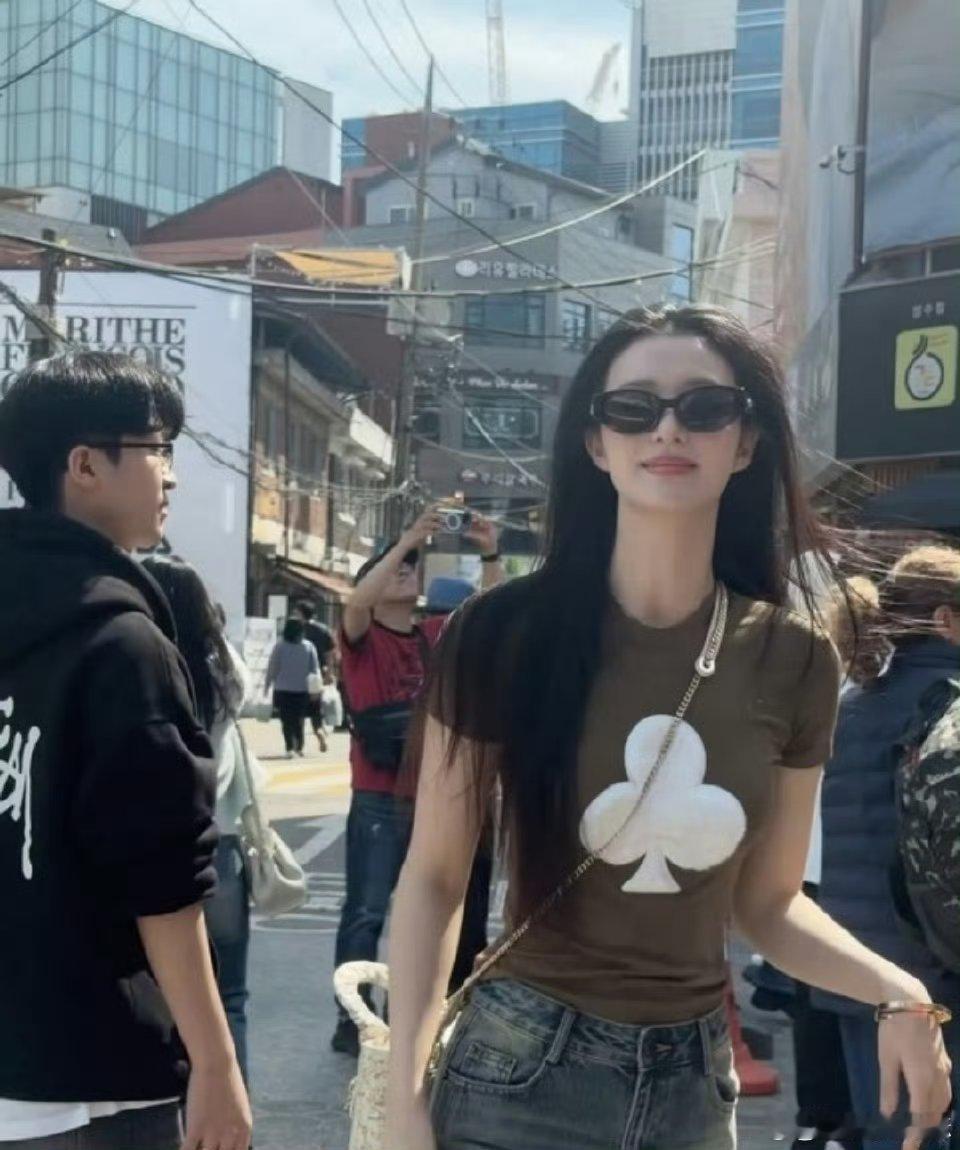 说实话王楚然和张凌赫捆绑cp某人真的拉低了下限。。。