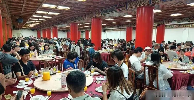 “打人专打脸”是台岛内“民主选举”时的一贯做法，包括刨祖宗十八代，伪造黑材料等用
