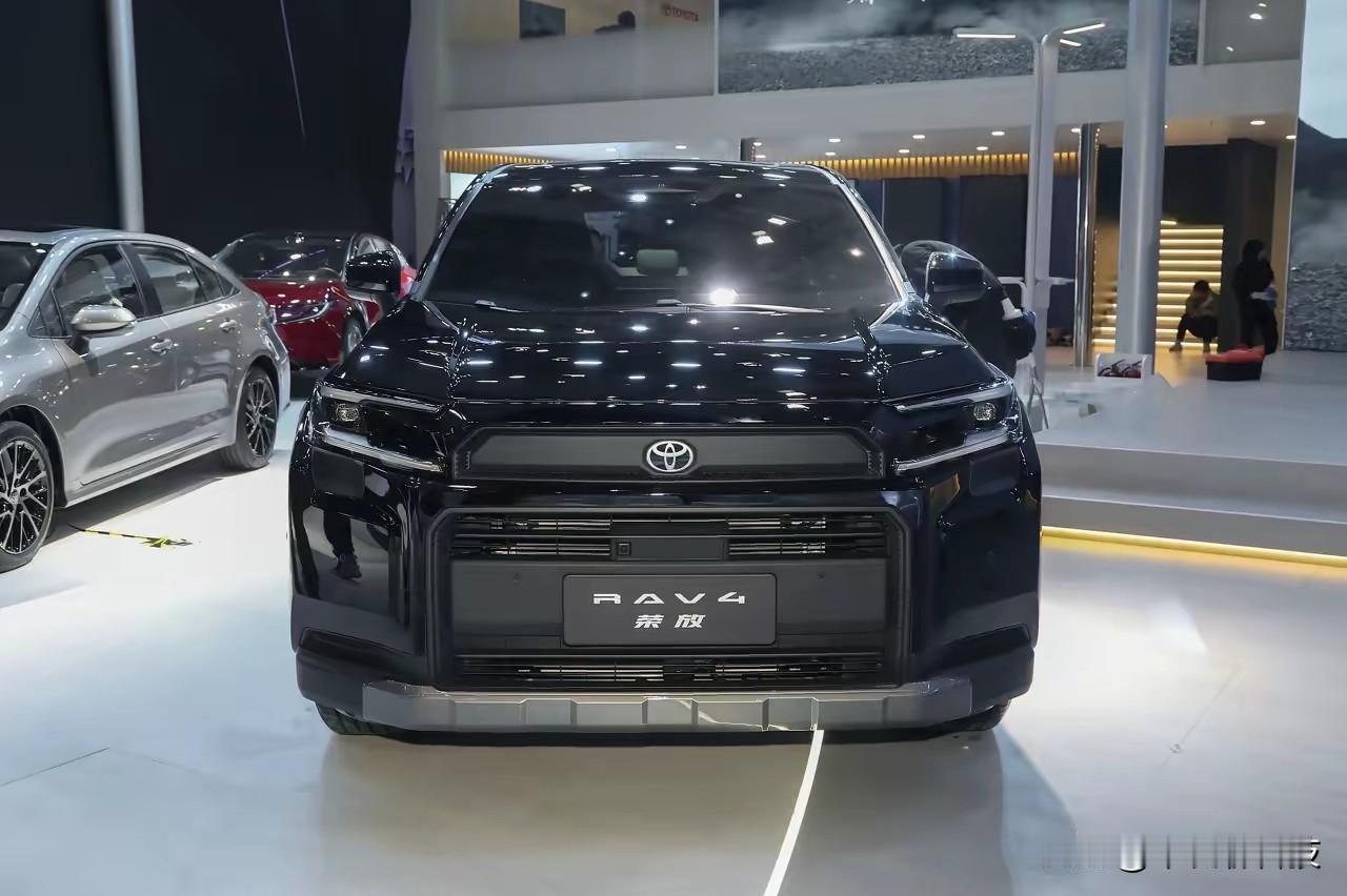 第六代RAV4荣放颜值太戳年轻人了～硬朗线条+时尚配色，回头率拉满，改装潜力还