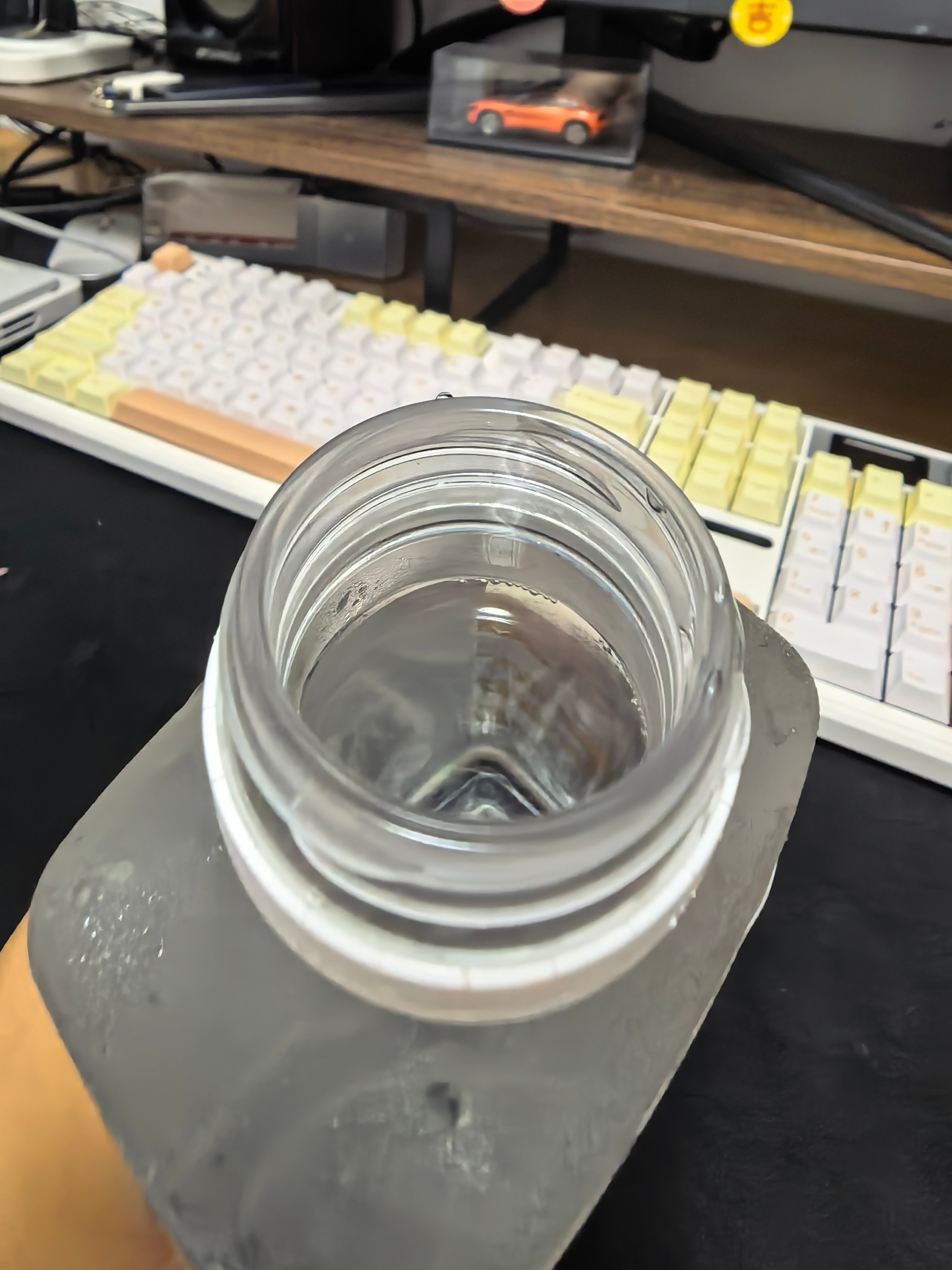 第1次买这种水，主要是想尝个鲜，因为没喝过。结账付钱的时候一看价格，整个人都蒙圈
