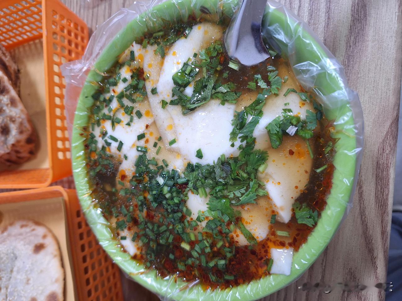 烧饼加豆腐脑，美美的早餐
