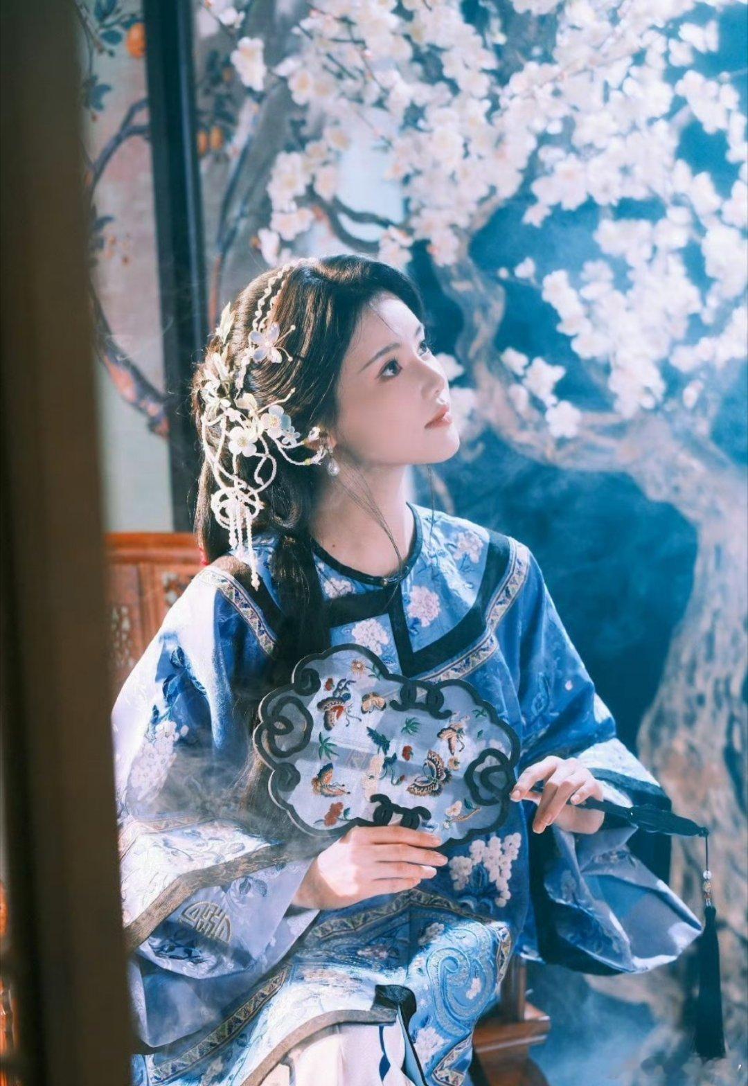 孙珍妮被换角在娱乐圈没点人脉，被换角就是吃顿饭的事，被关晓彤拿了很正常，好本