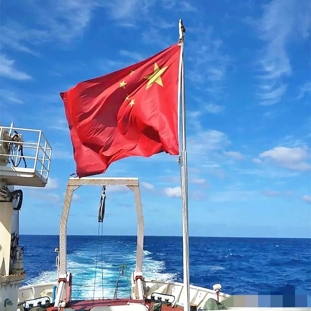 厚颜无耻！眼看自家的商船，不让通过红海，来一艘炸一艘，来两艘炸一对。胡塞武装执