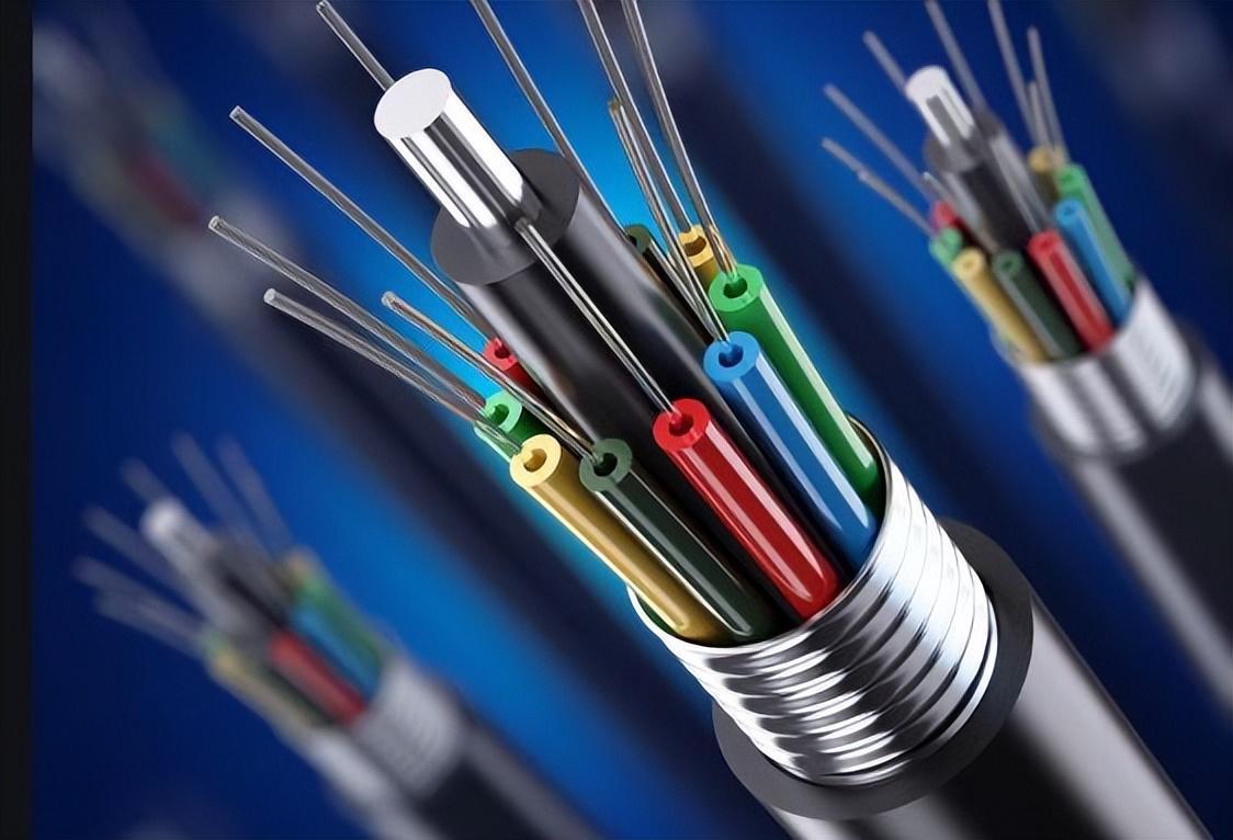 【全球涨价潮来袭我国光纤出口“狂飙”】今年以来，我国光纤出口持续火爆。3