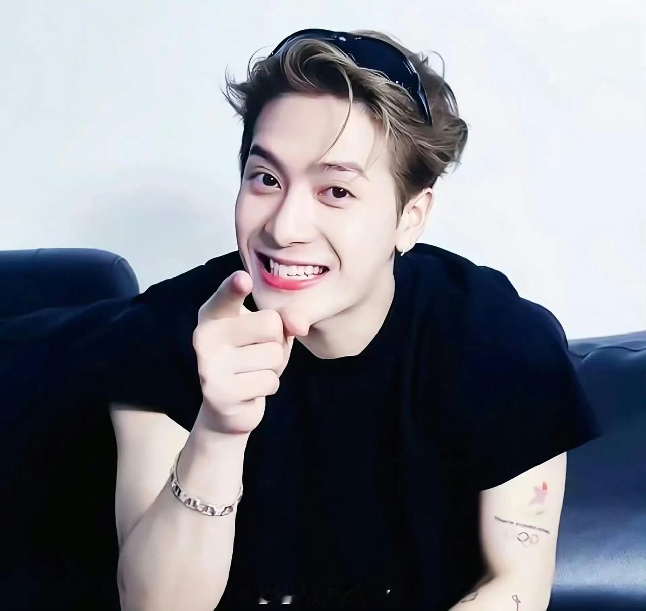 王嘉尔自曝恋爱经历！从