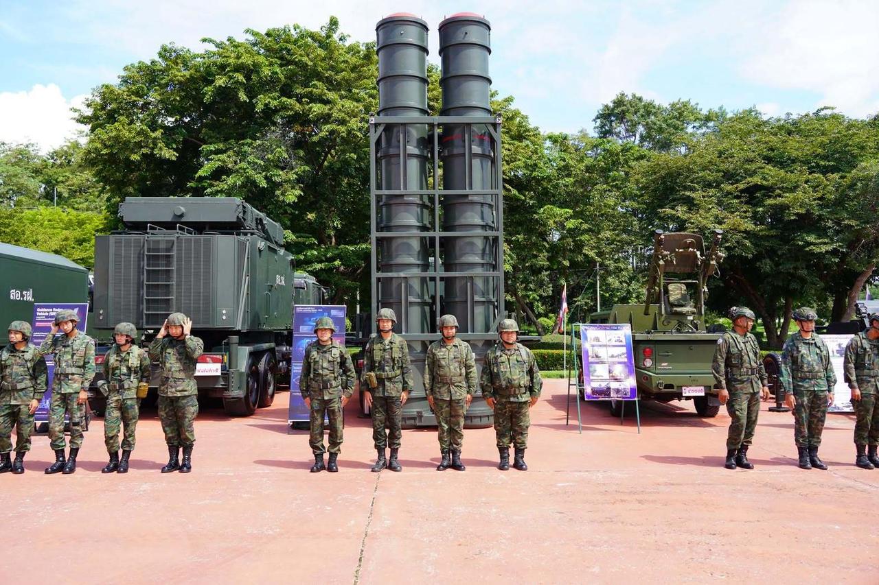 这是泰国皇家海军列装的中国产FK-3型防空导弹系统，是解放军红旗-22中程防空导