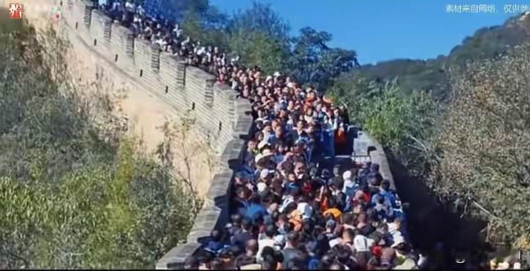 国庆旅游黄金季节将至，年轻人整装待发，老年游客是不是还有躲着点为好？就像老年