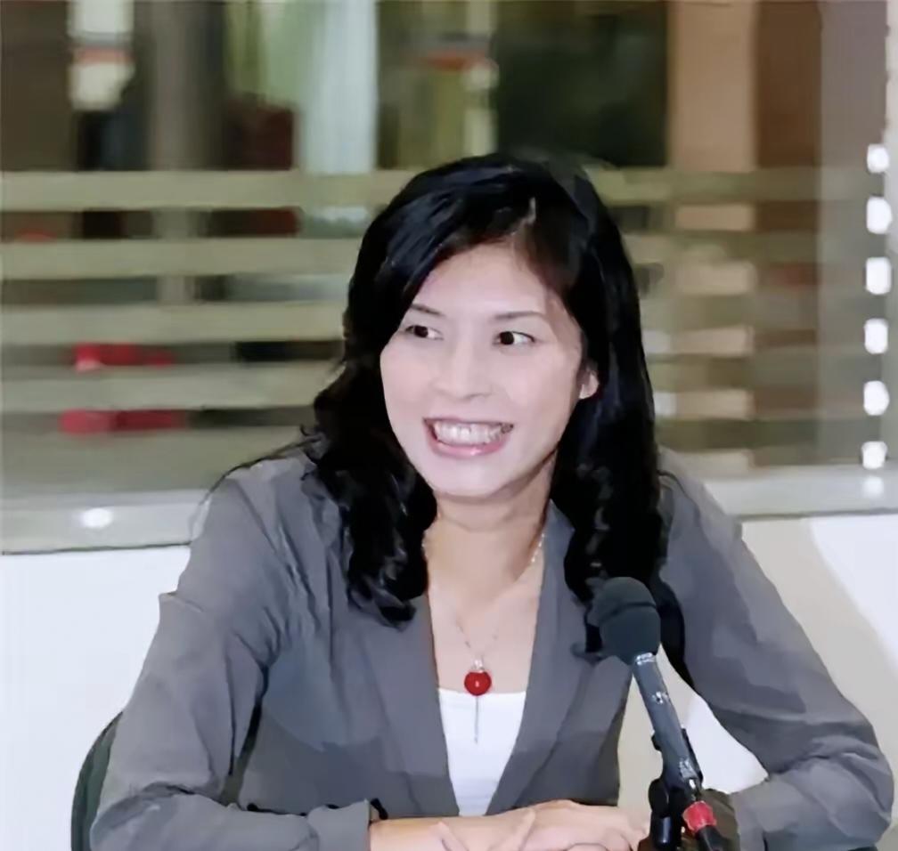 郑丽文说她选国民党党主席一定会赢，而且百分之百赢。这是郑丽文在参加黄伟翰的节