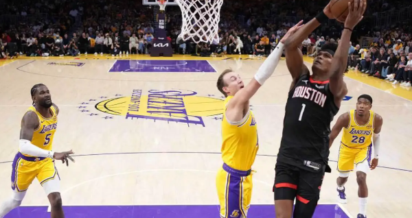 阿门挺被湖人克的没投篮，往里冲，八村和詹姆斯速度慢，身体对抗一点不虚，斯玛特