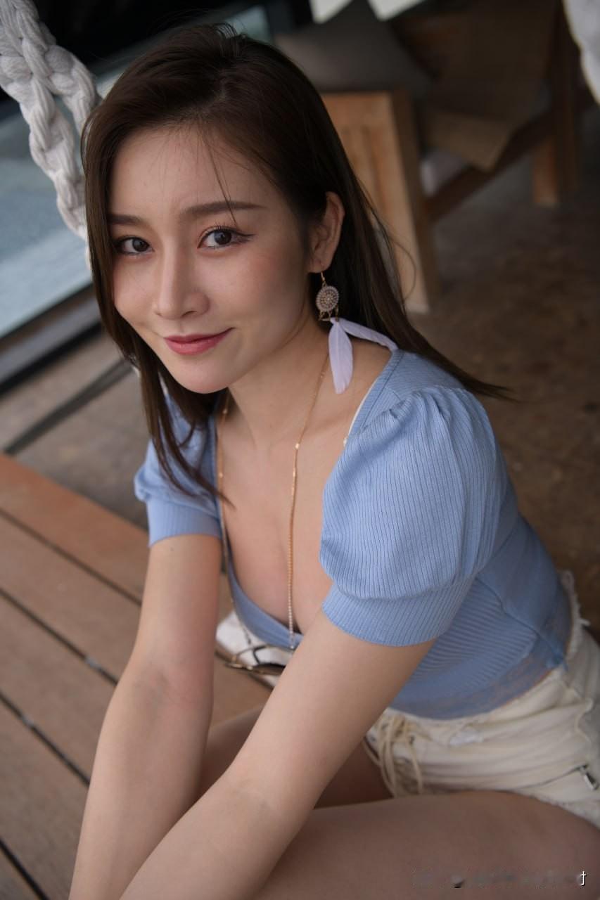 这“基础款氛围杀”，普通人真能复制？有人说“普通身材穿不出这效果”，有人存