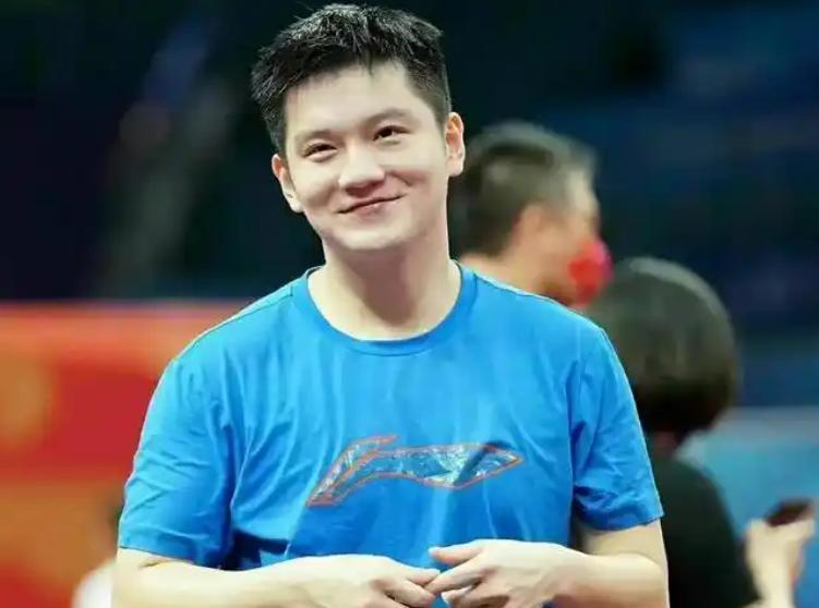 侯英超说：国乒现阶段能对付张本智和松岛辉空的就两个人！侯英超开个人直播聊乒乓