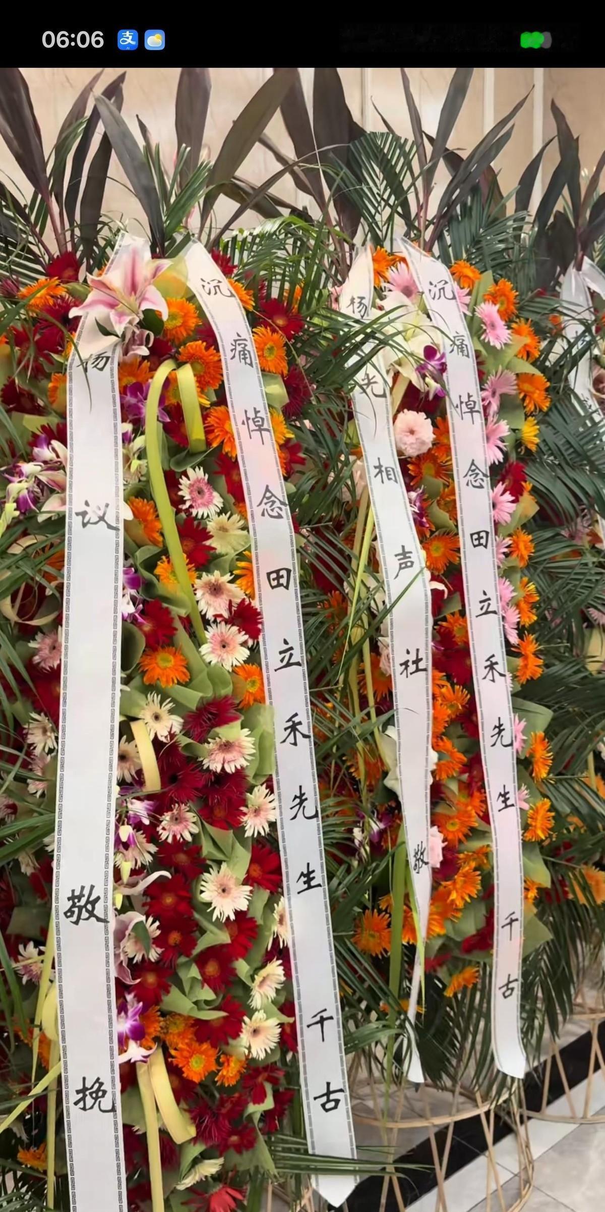 田立禾老先生走了，杨议到场送别，这一躬鞠得让人挑不出理来。老爷子生前宽厚温和，在