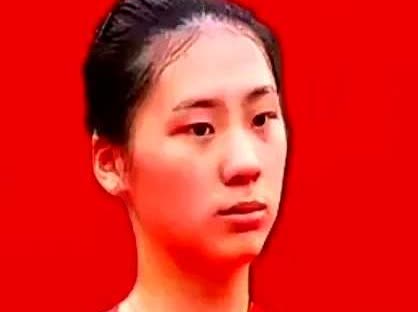 陈熠想掀王曼昱的桌子，结果只摸到桌角。王曼昱在决赛输给孙颖莎，舆论立刻把陈熠