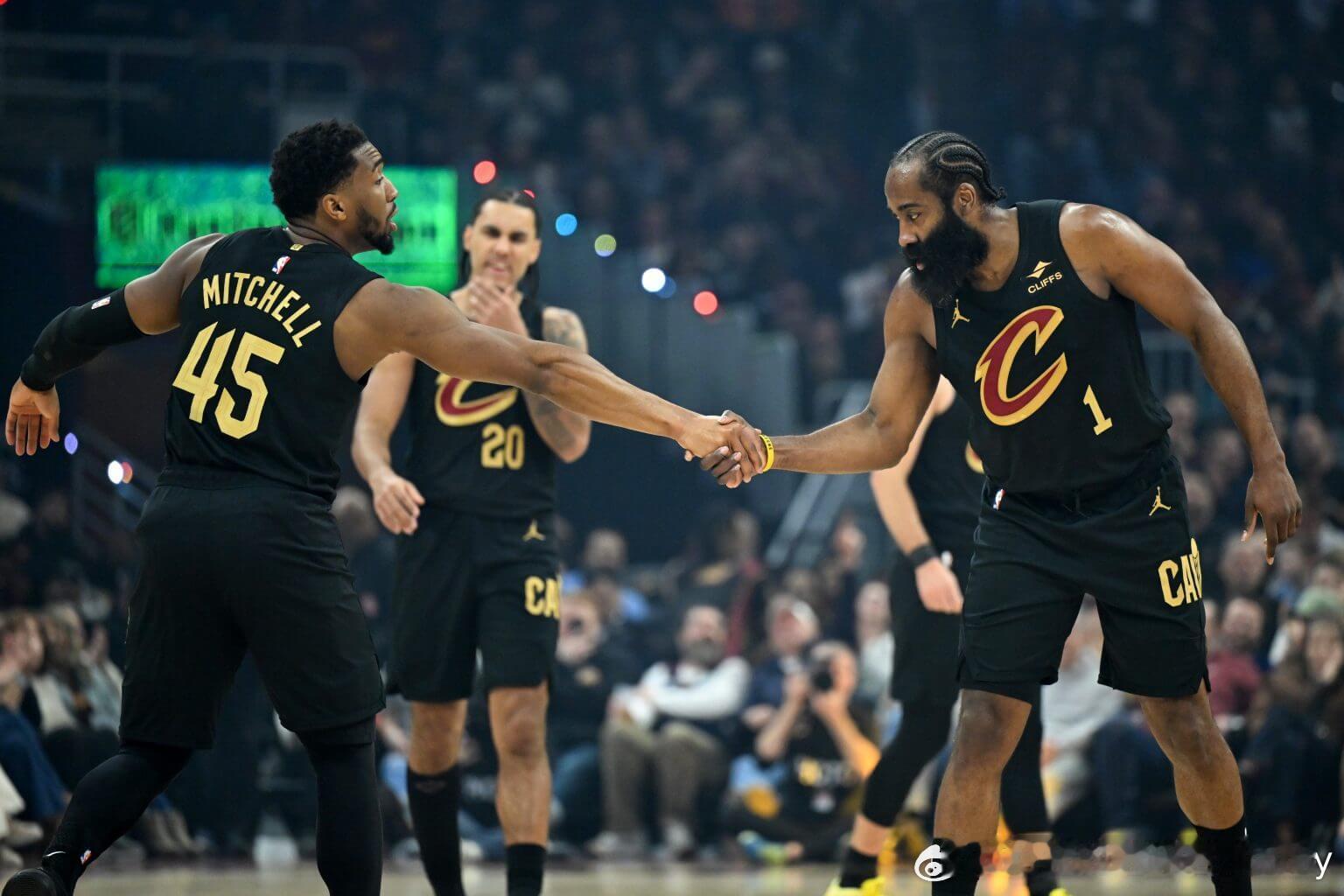 米切尔：“我经常告诉哈登和保罗，职业生涯第二年火箭打爵士那次季后赛改变了我的一生