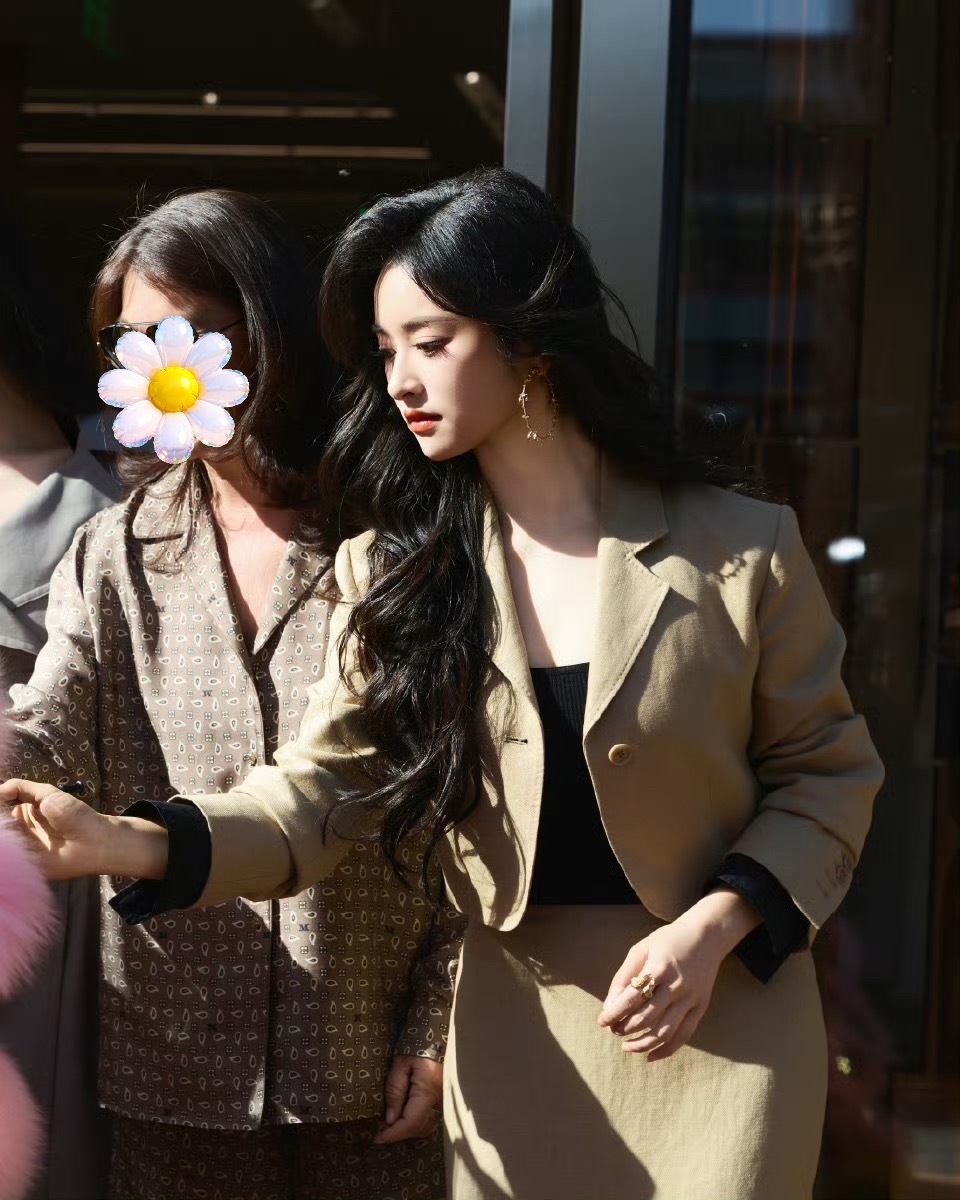 沈月大波浪红唇造型投稿【沈月】少女暴君