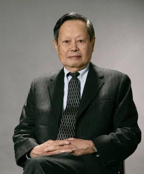 无比悲痛，虽然不敢相信，但事实还是摆在了眼前，杨振宁真的去世了。2025年1