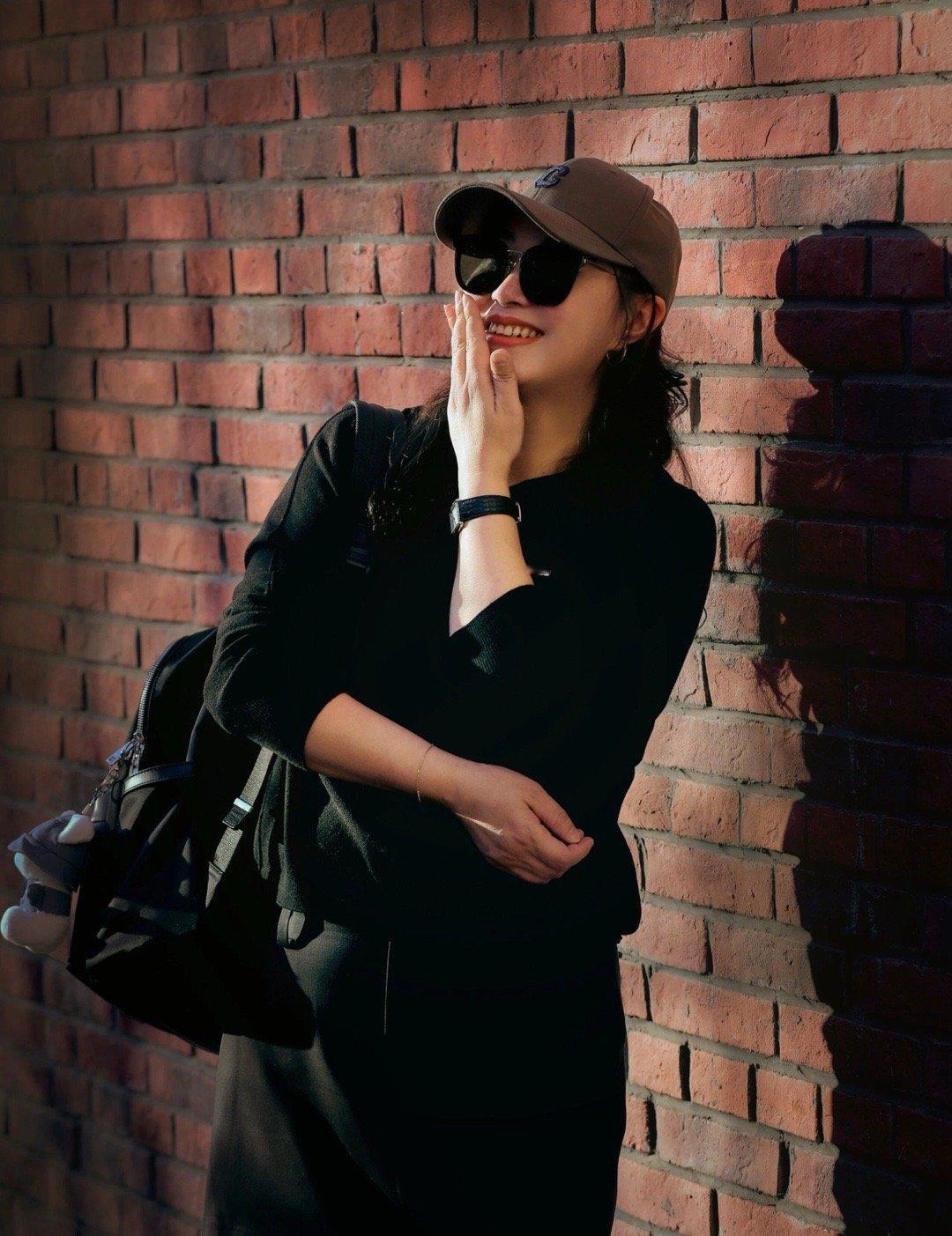 人间清醒1、人生如棋，落子无悔，从不纠结过往。2、能花钱就解决的问题，决不动用人