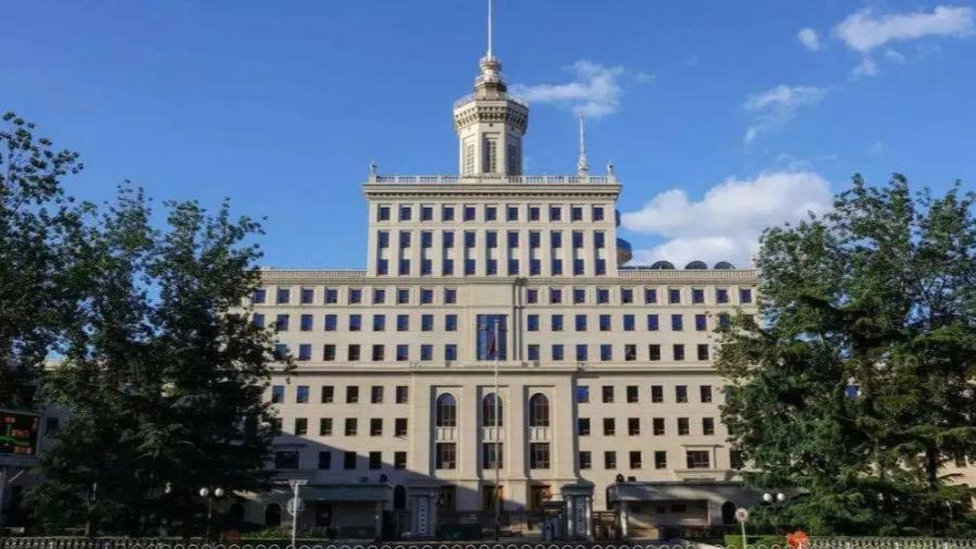 广电总局这回对AI视频动真格了。今天国新办发布会上，广电总局把话说得很直白：用