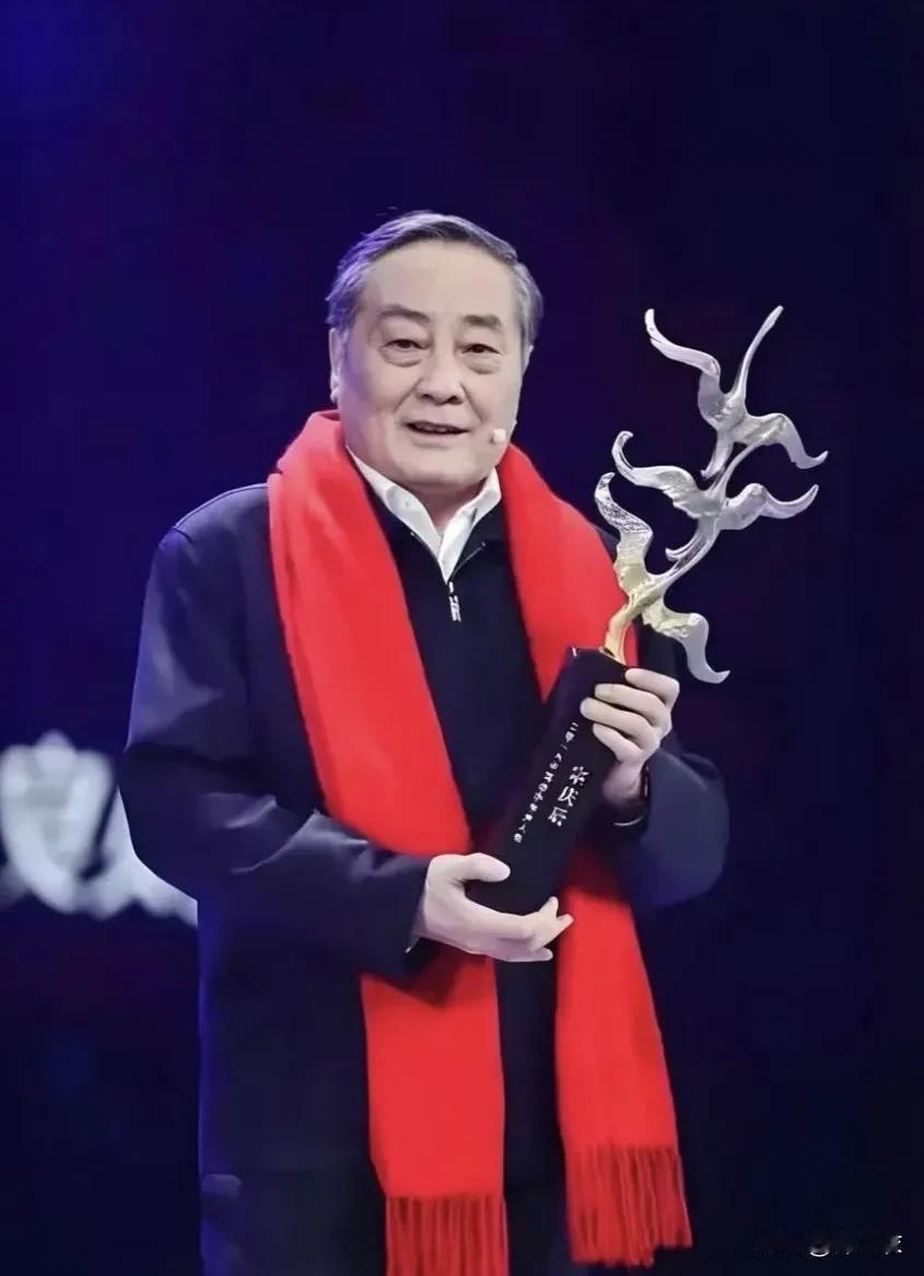 我那天还说杜建英呢，自己大势已去非要垂死挣扎，最后的一点体面都不给自己留，还把宗