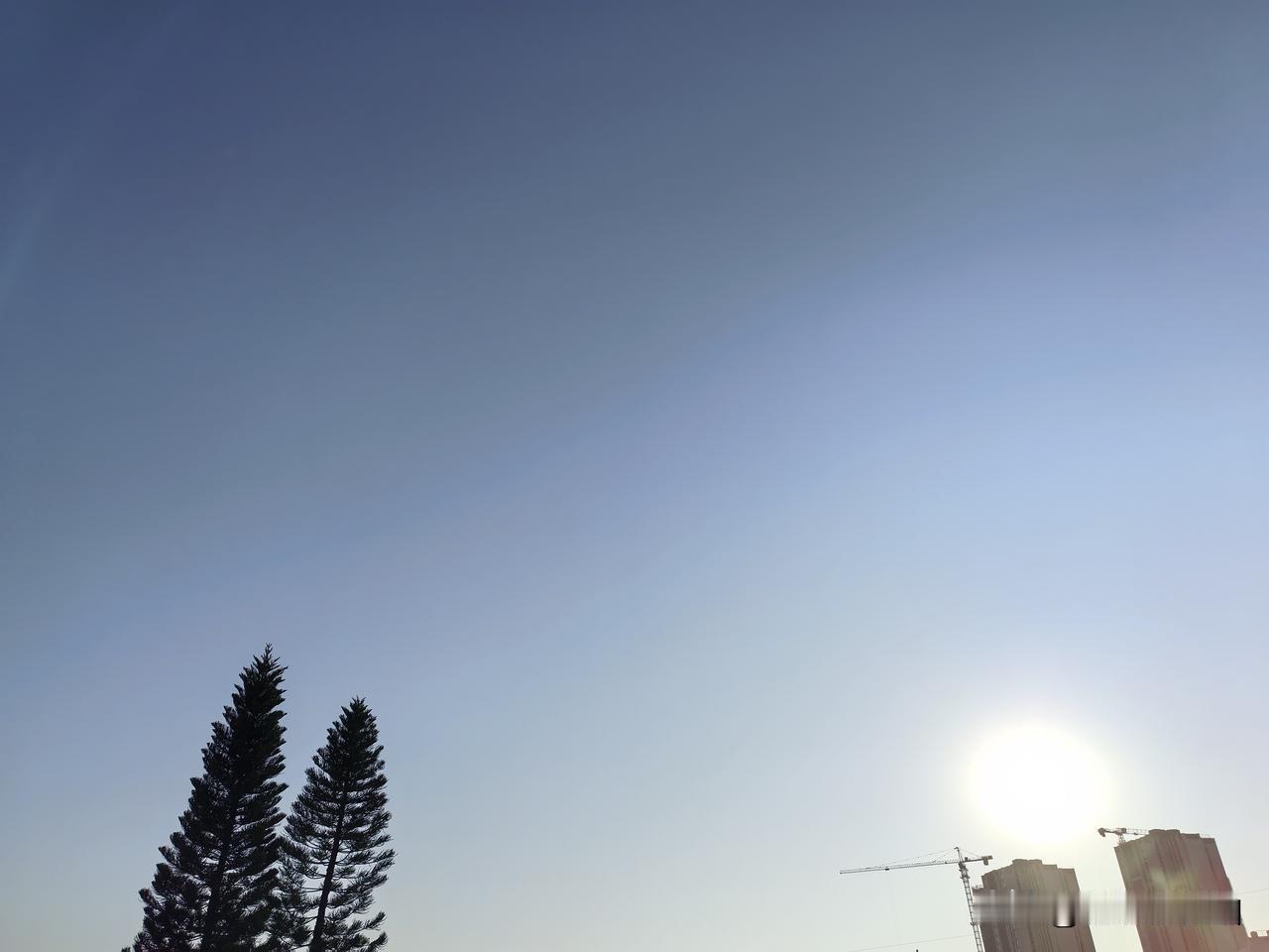 冷冷冷！广东元旦假期早晚寒冷！未来几天，受冷空气影响，广东以晴间多云为主，仍