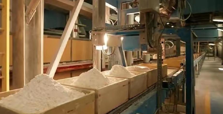 澳洲这波操作真有点想当然。前阵子他们掏出大价钱，连哄带诱挖走中国一支核心稀土团队