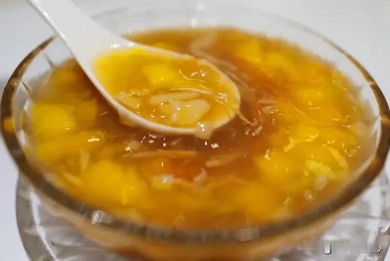 低血糖的危害。多年前我接诊过一位60岁的老年患者，长期受慢性病的折磨，身体状况