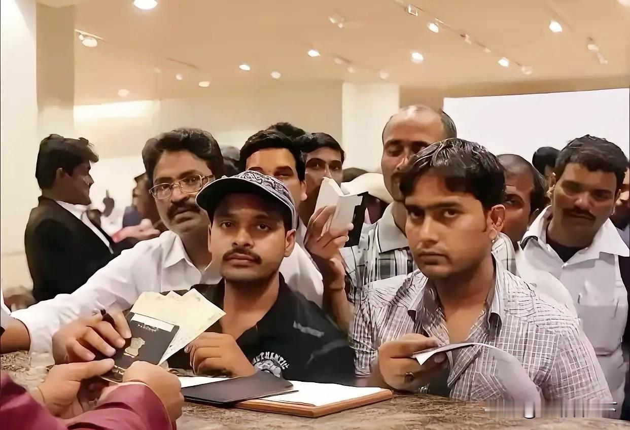 印度媒体发声，呼吁东方大国的博主们能够放宽入境审核，尽快回到东方大国，继续偷抢吃