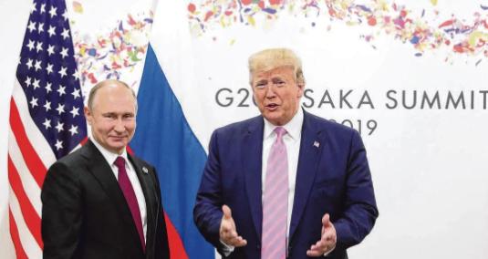 美国前国务卿蓬佩奥今天发文说：“邀请弗拉基米尔·普京出席二十国集团峰会，无异于向