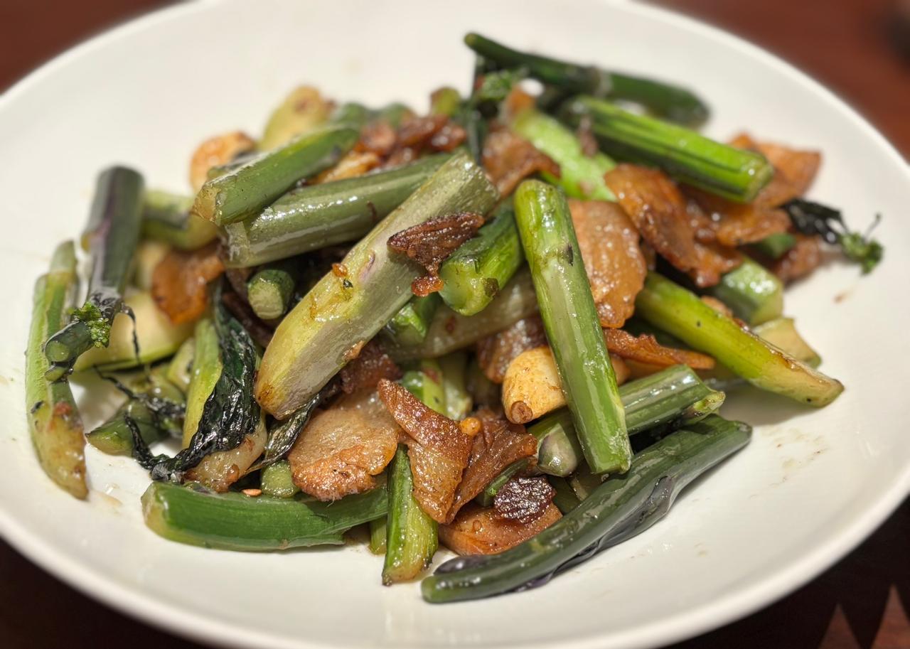 去了一下武汉和长沙，感觉武汉的餐厅消费水平比长沙要高不少，酒店住宿费用也比长沙贵