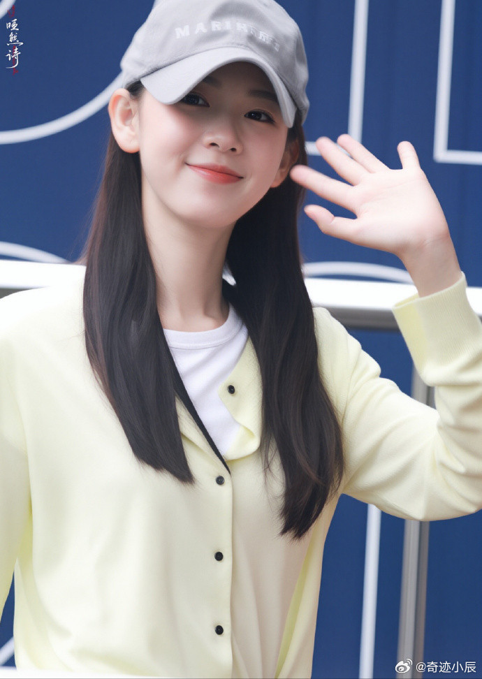 陈瑶演老实人找工作陈瑶直言“没唱跳技能但有潜力”，初舞台又甜又美，浪姐门面担当