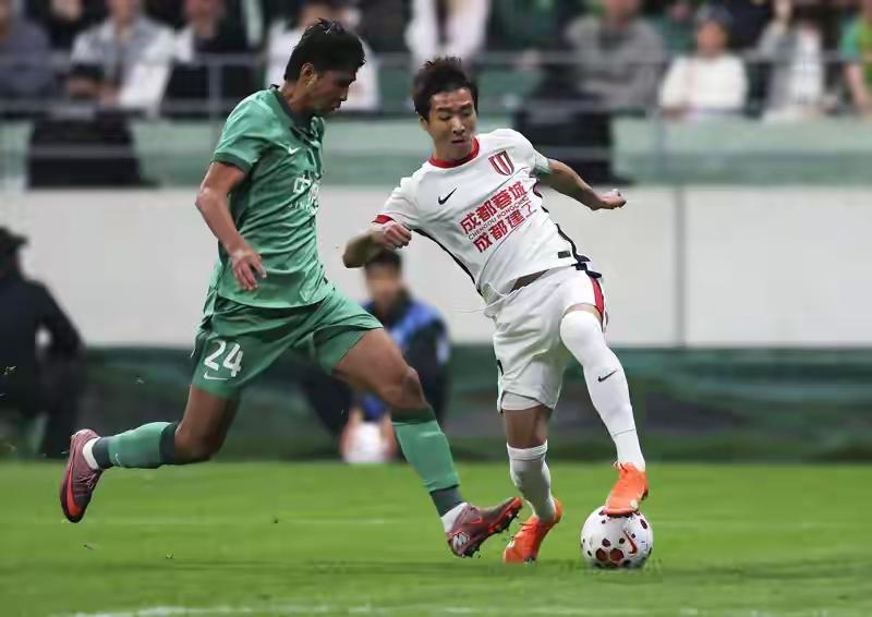 五轮不败！昨晚中超第五轮迎来一场强强对决，北京国安主场迎战成都蓉城。后者在下半场