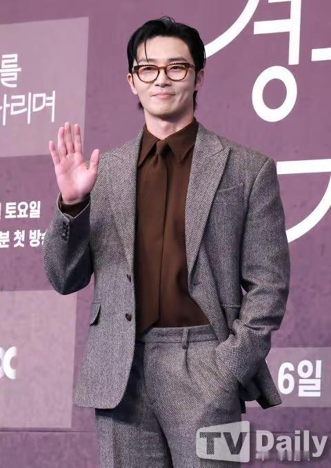 相差11岁的罗曼史！。《等待京道》朴叙俊：元智安成熟老练的样子让我放下负担，我也