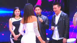 当G奶美女遇上钢管舞 日本足球宝贝竟夜店当众