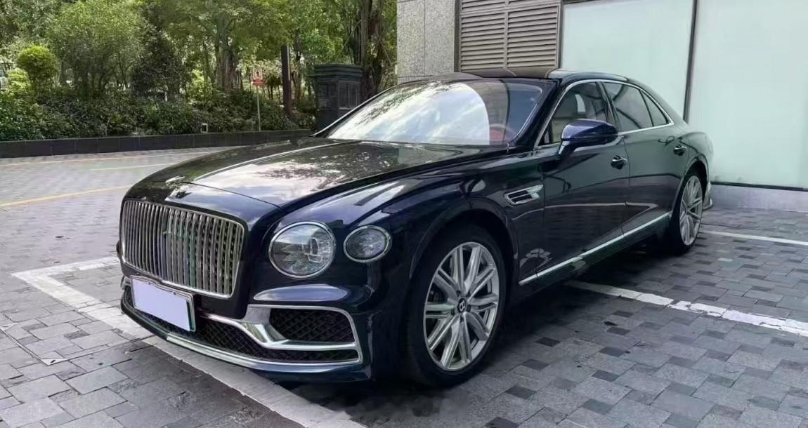 不到两百的新款宾利飞驰Hybrid2.9T23年04月上牌，仪表里程560