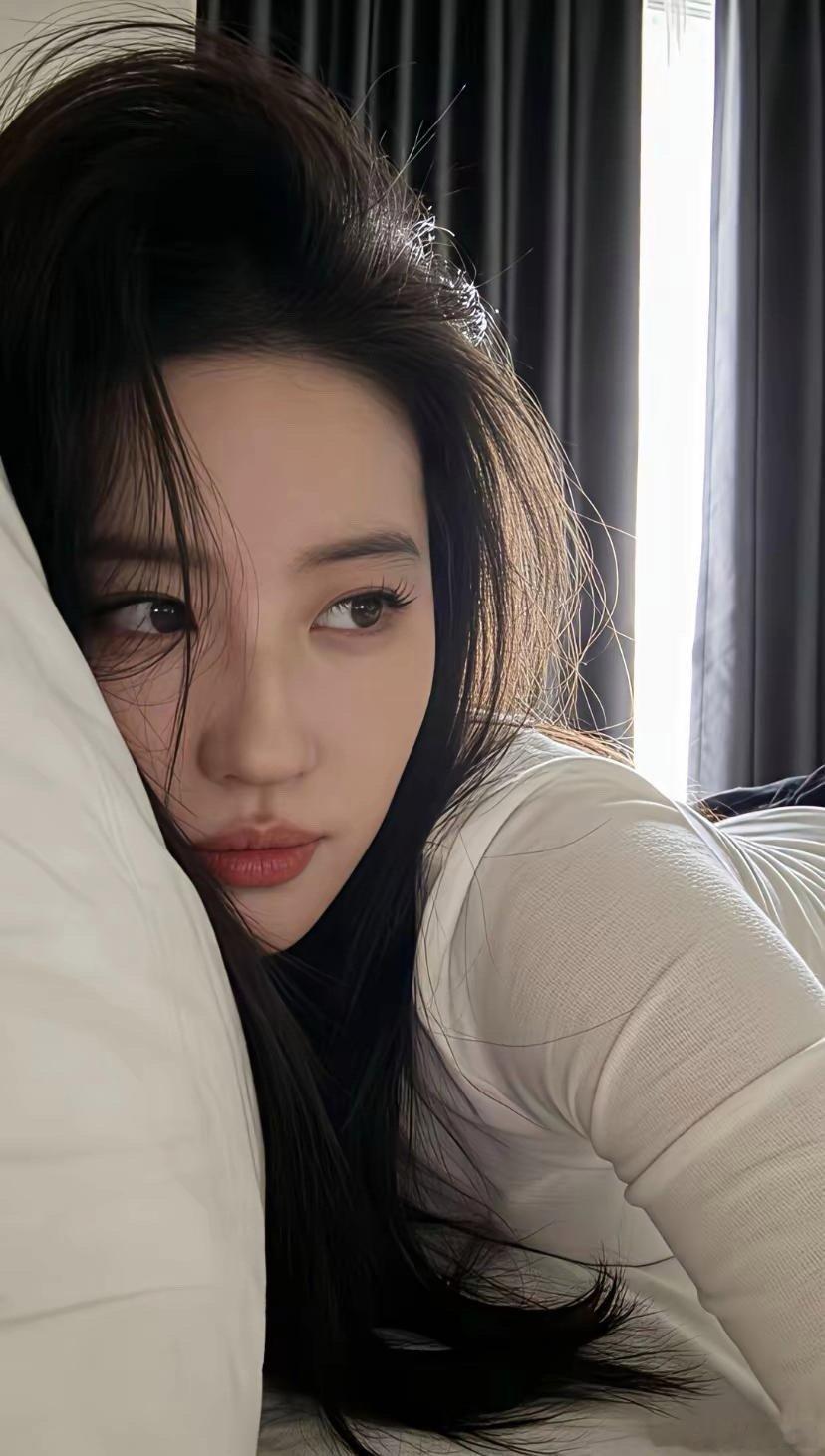 刘亦菲自带迷人光环，不愧是永远的女神！