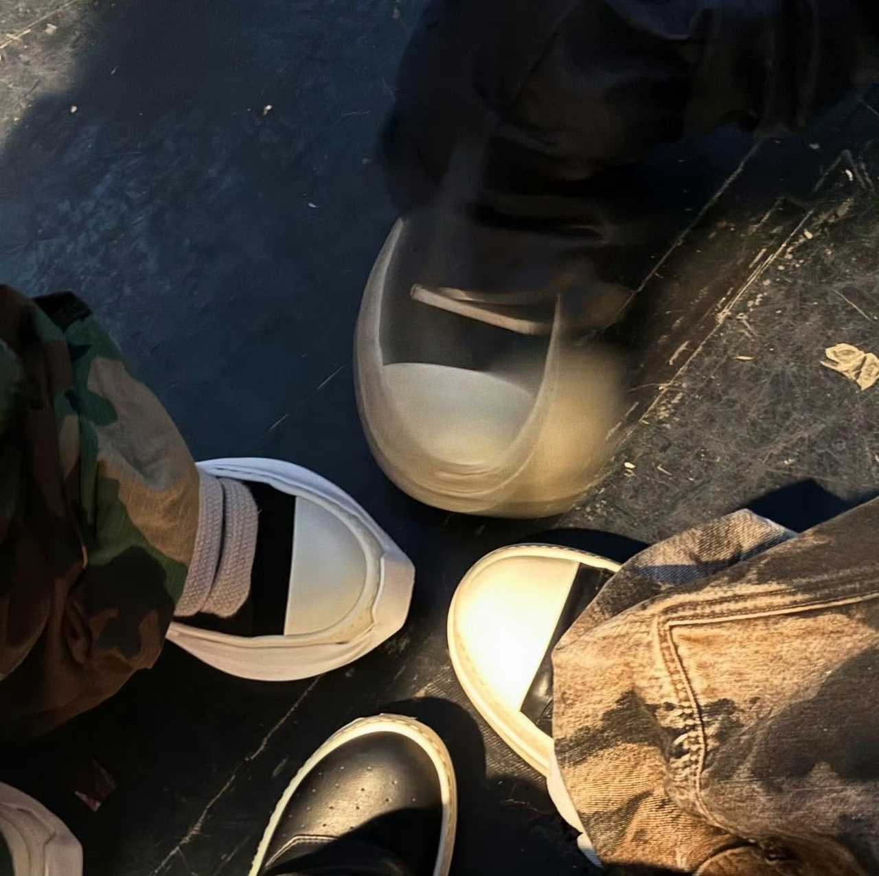 同样的拍鞋有一个人的小心思好明显哦[滑稽笑]​​​