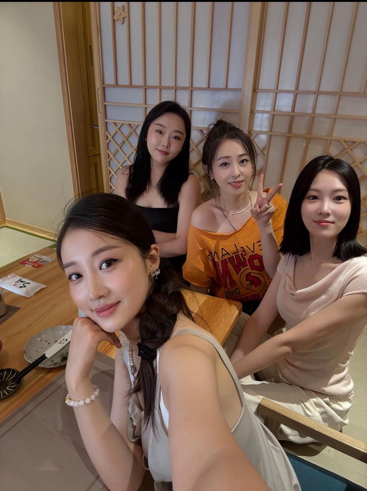 四位女神选一位和你做朋友，你会选择哪个