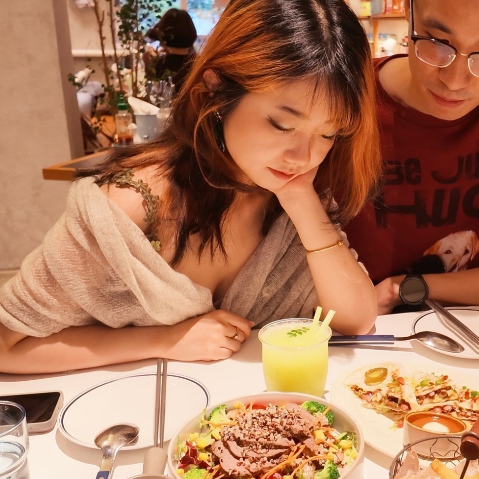 女大学生的憨憨日常有人想看吗[害羞]​​​